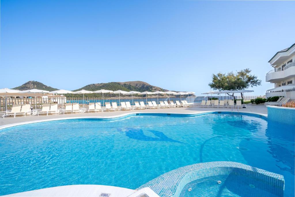 The swimming pool at or close to THB Guya Playa