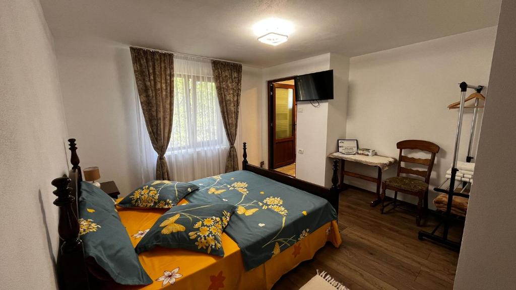 Ένα ή περισσότερα κρεβάτια σε δωμάτιο στο Casa Stefi si Alexia