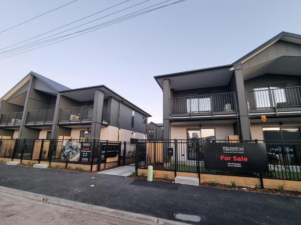 Brand new Central Studio on Wilmer - Resim 6