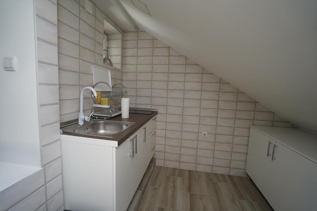Kuchyň nebo kuchyňský kout v ubytování Apartmani Vujović