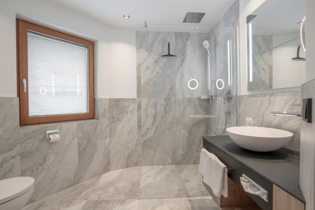 Ein Badezimmer in der Unterkunft Chalet Madlein