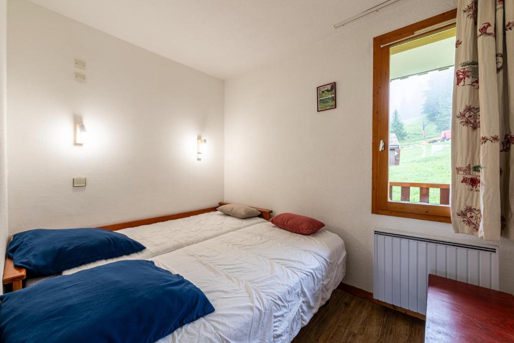 Postel nebo postele na pokoji v ubytování Le cheval blanc E7