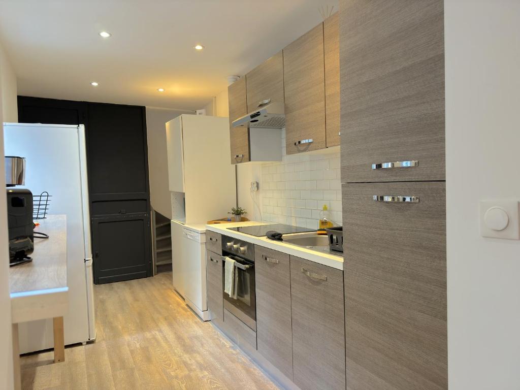 Kuchyňa alebo kuchynka v ubytovaní Maison Cosy 10 Personnes 3 SDB proche Lille