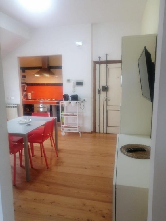 A kitchen or kitchenette at Un Nido Sul Mare
