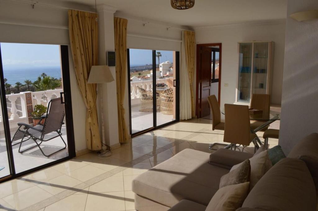 Posedenie v ubytovaní 3 Bedroom Apartment With Stunning Views K302