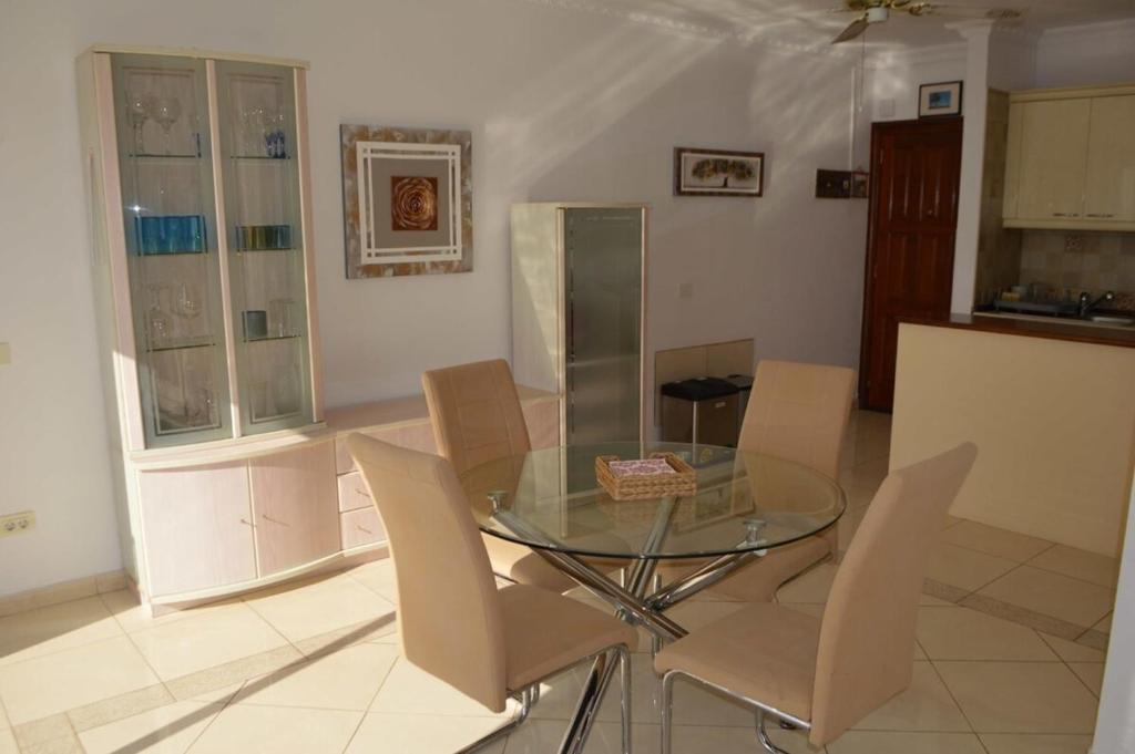 Posedenie v ubytovaní 3 Bedroom Apartment With Stunning Views K302