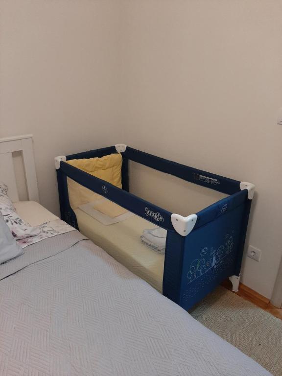 Postel nebo postele na pokoji v ubytování Slatki Snovi - Novi apartman u centru Vranja - FREE PARKING