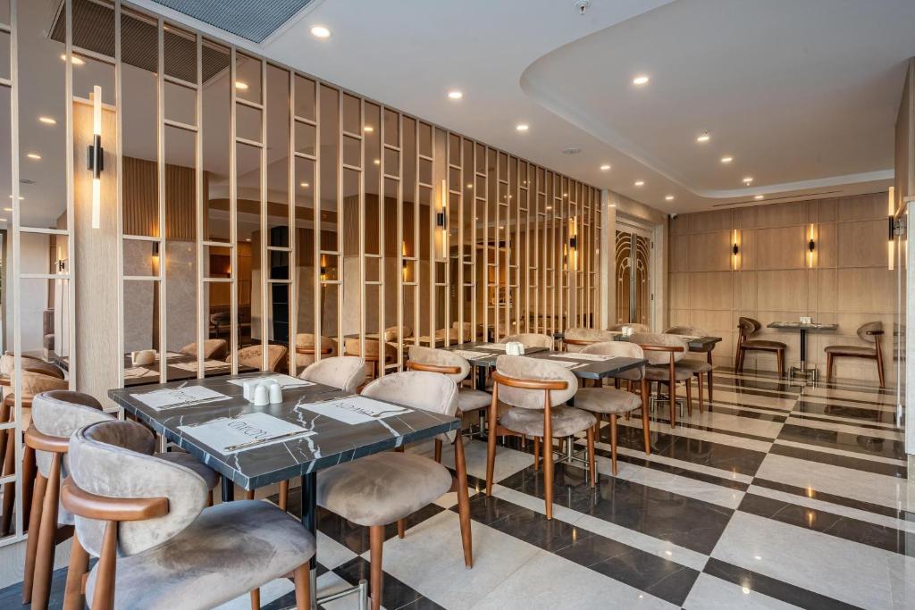 A seating area at Awen Lara Hotel
