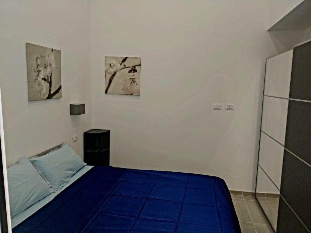 Postel nebo postele na pokoji v ubytování La casa azzurra