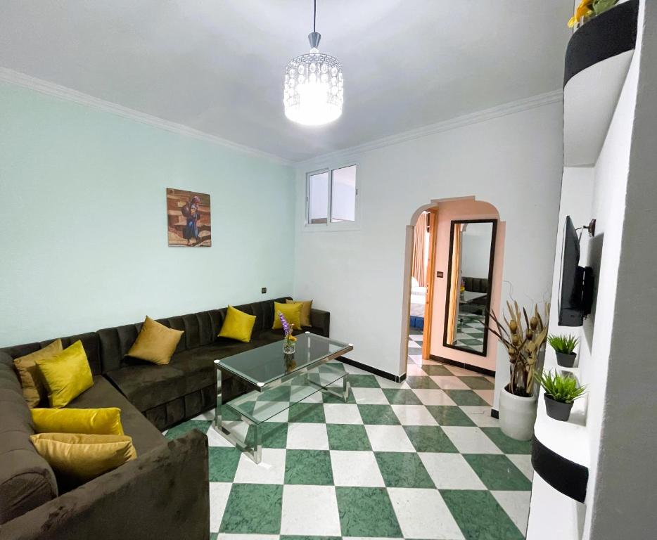 Posezení v ubytování Comfy Stay in Larache's Center
