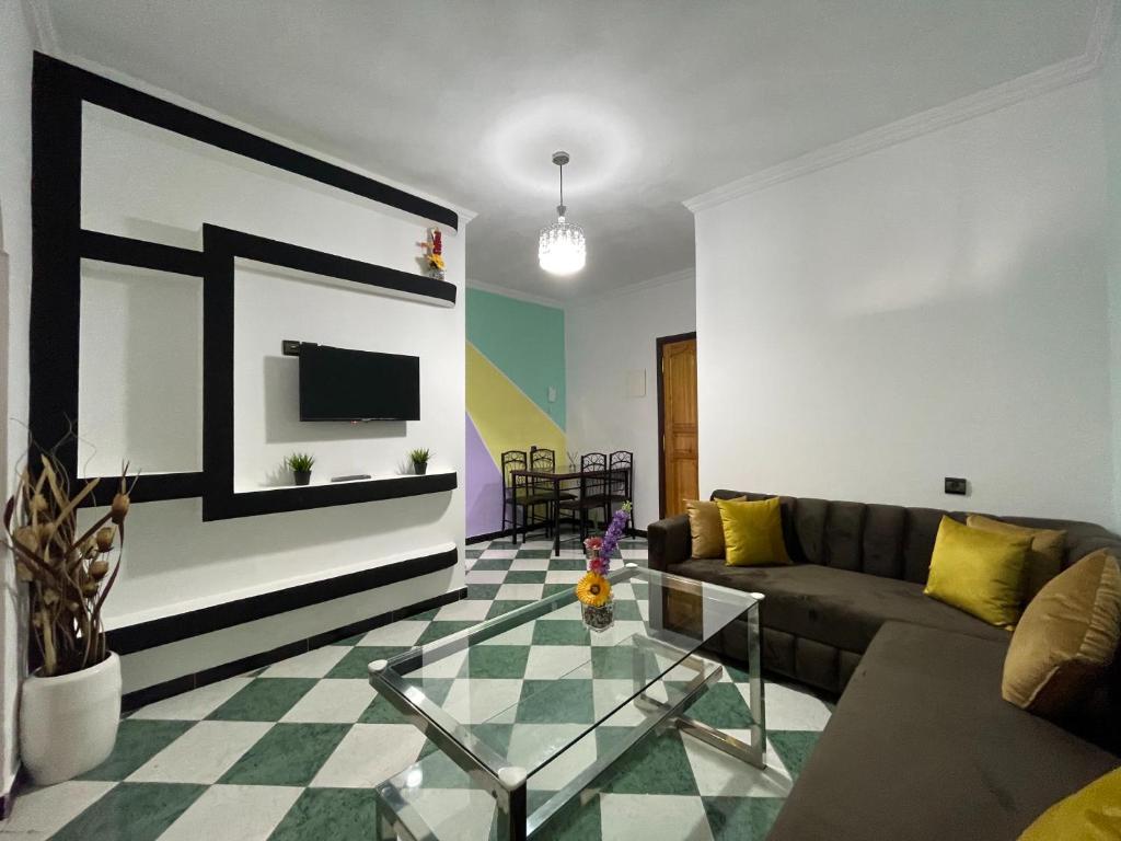 Posezení v ubytování Comfy Stay in Larache's Center