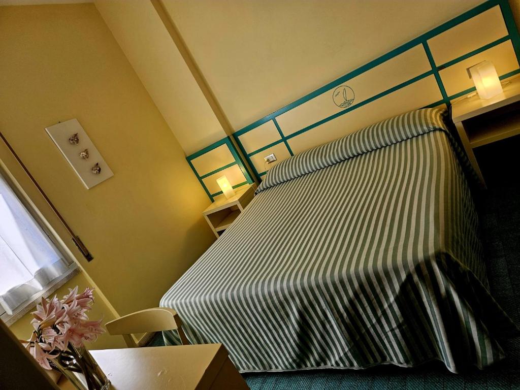 Postel nebo postele na pokoji v ubytování Hotel La Scogliera