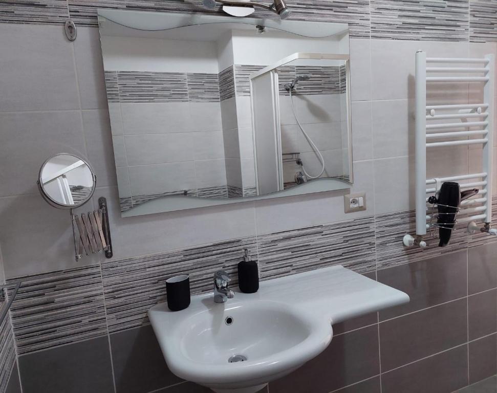 Al Teatro Antico Rooms & House - 19