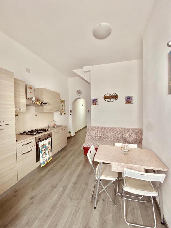 a kitchen with a table and chairs in a room at Pamela House in Noto