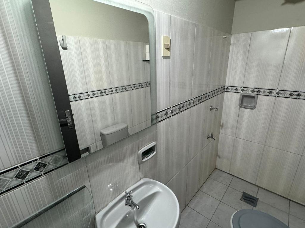 Kupatilo u objektu Habitación con baño privado en el centro de Asunción solo efectivo guaranies