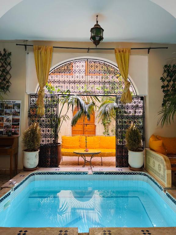 Bazén v ubytování Riad La Calèche & SPA nebo v jeho okolí
