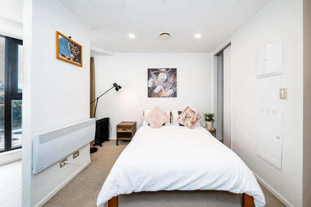 a bedroom with a bed and a tv at CBD beautiful studio Union street in Auckland
