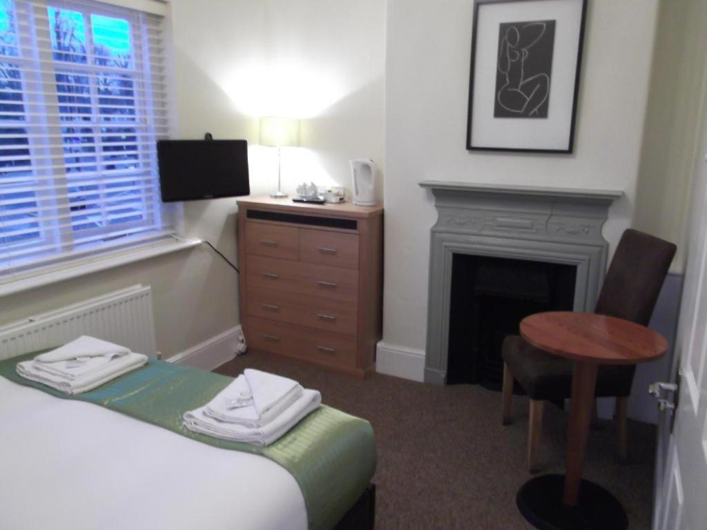 The Stag Enfield - Double Room With Private Bathroom