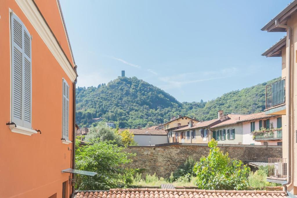 ManaraQuattro - apartament in Como near the center with free parking - Lake Como photo