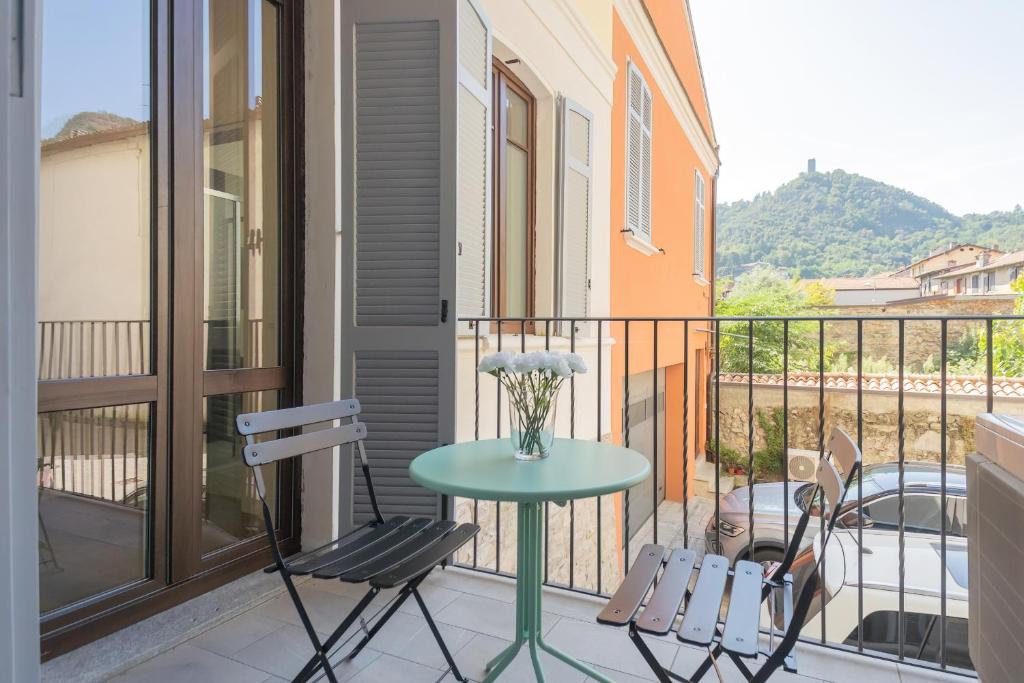 ManaraQuattro - apartament in Como near the center with free parking - Lake Como photo