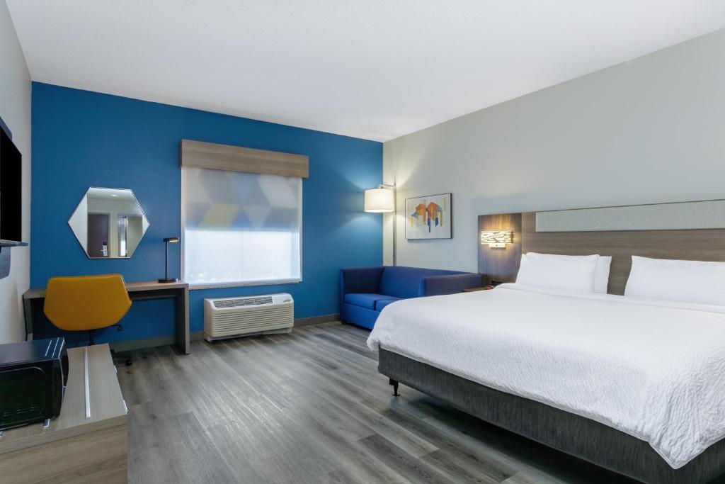 Holiday Inn Express Orlando-Ocoee East, an IHG Hotel - Executive King Room Met Bankbed