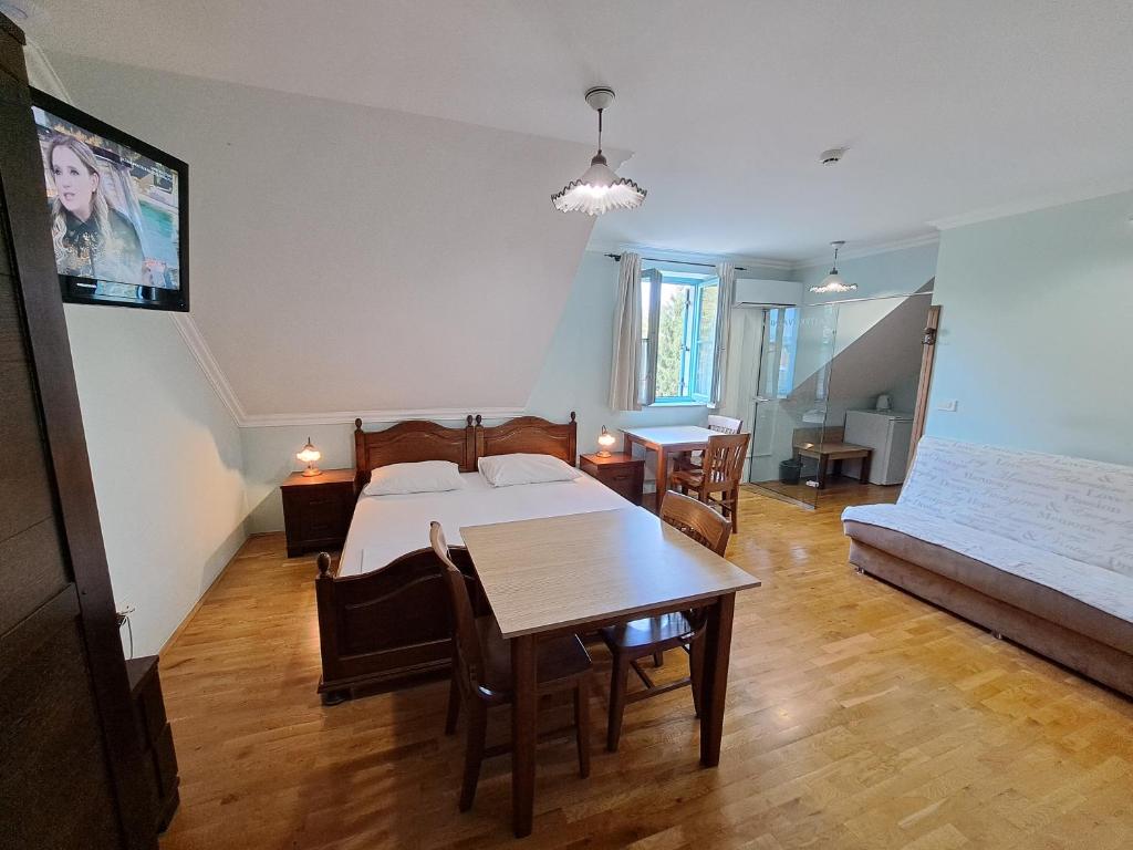 Postel nebo postele na pokoji v ubytování Parma Guesthouse & Apartments