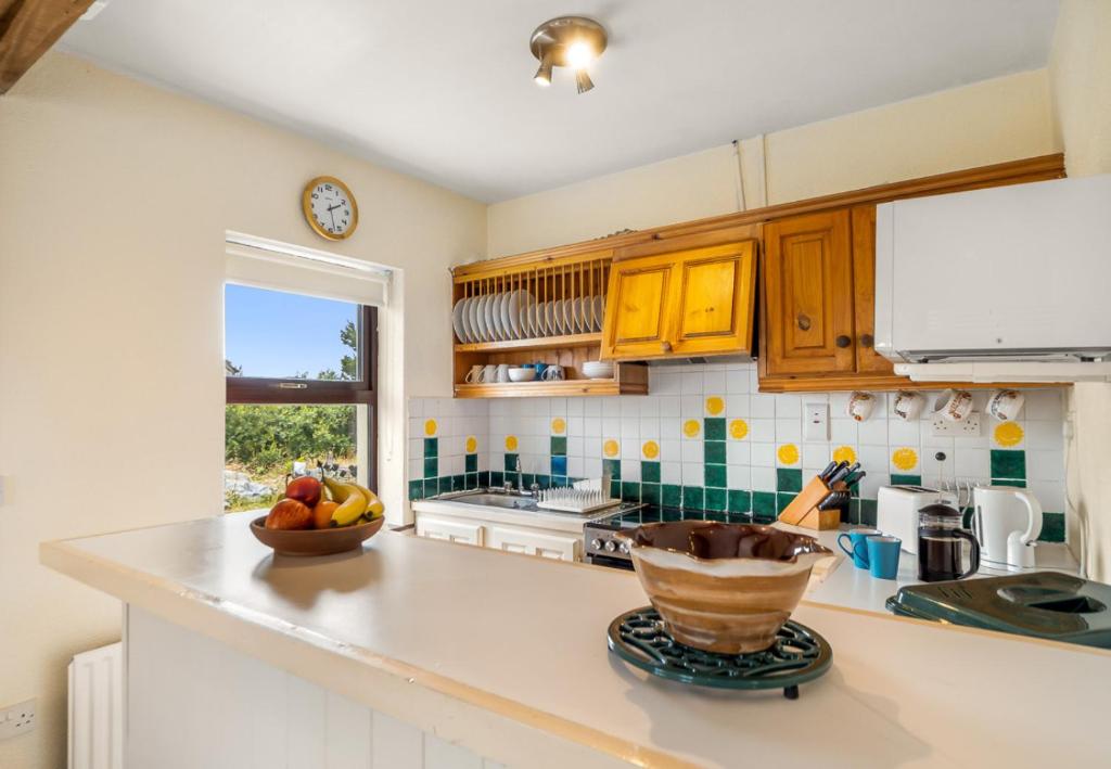 Kuchyň nebo kuchyňský kout v ubytování Glynsk Pier Cottage