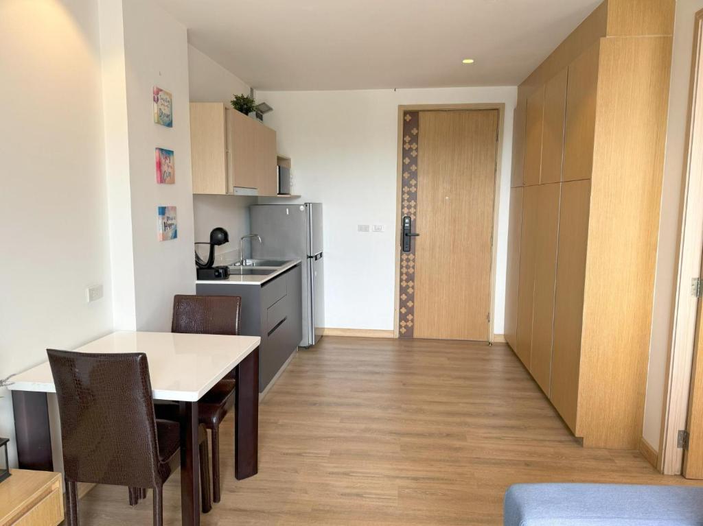 Kuchyň nebo kuchyňský kout v ubytování Sea view apartment at Aristo2 by Lofty
