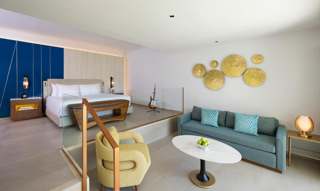 Hard Rock Hotel & Casino Punta Cana - All Inclusive - Caribbean Diamond King & Sofa