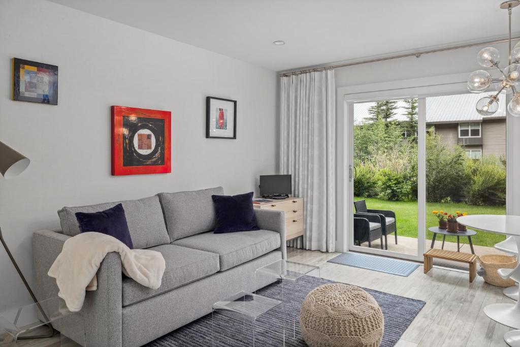 Riverside Retreat at Viking Lodge - location! - Appartement D'une Chambre