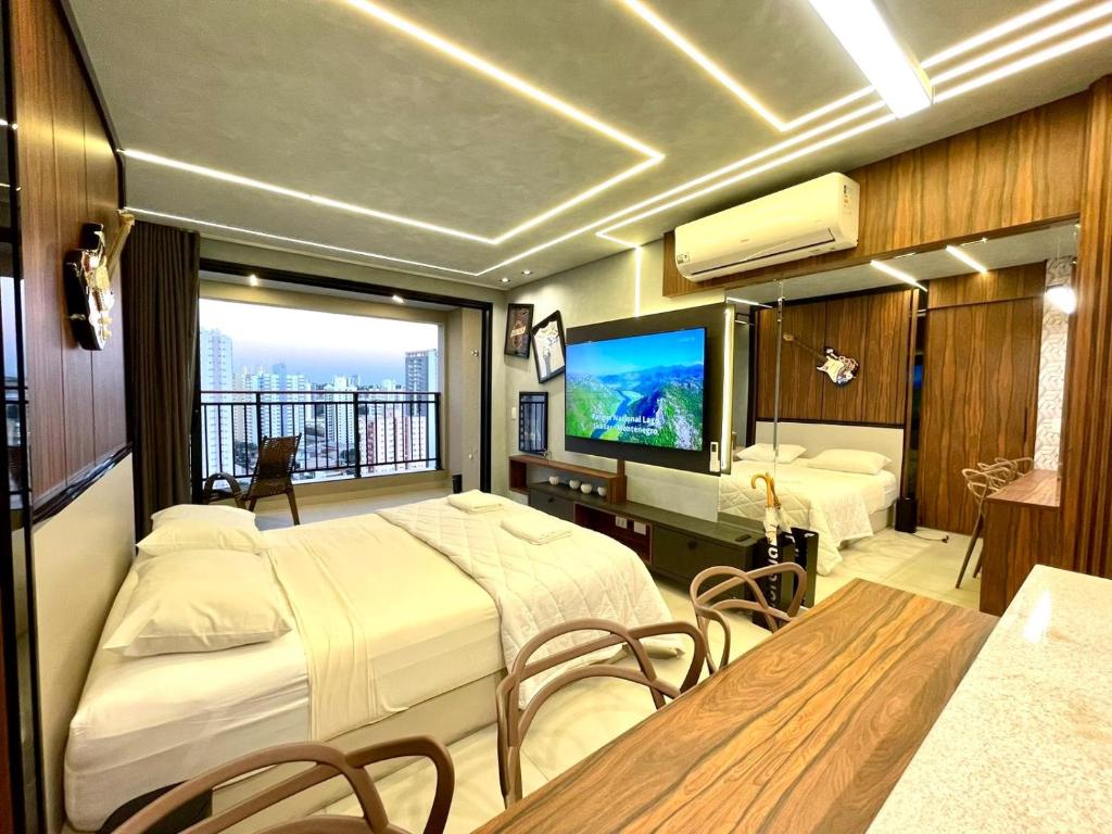 En eller flere senge i et værelse på Luxury Collection Studio Hard Rock Cafe