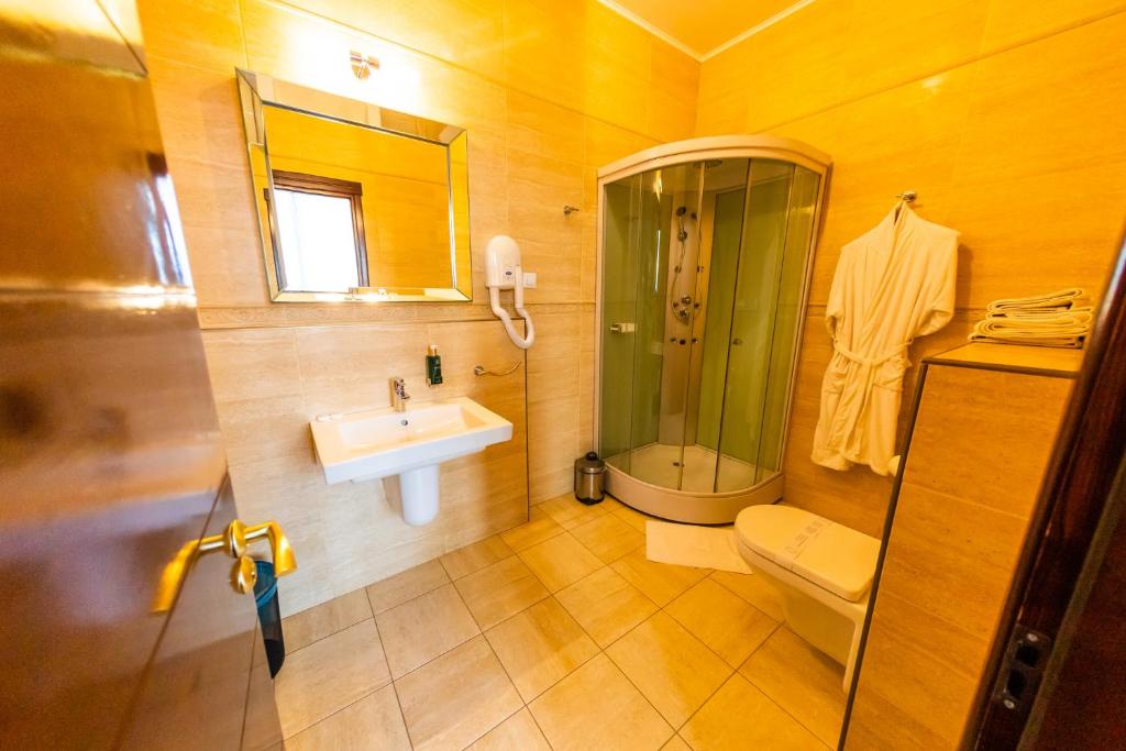 Daily Plaza Hotel - Executive Double Or Twin Room