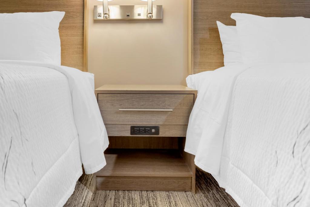 Red Roof Inn PLUS Jamaica, NY - JFK Airport - Luxe Kamer Met Twee Queensize Bedden Rookvrij