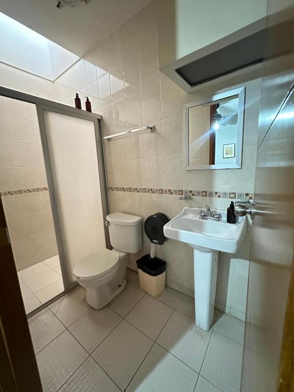 Koupelna v ubytování Suites Chingón