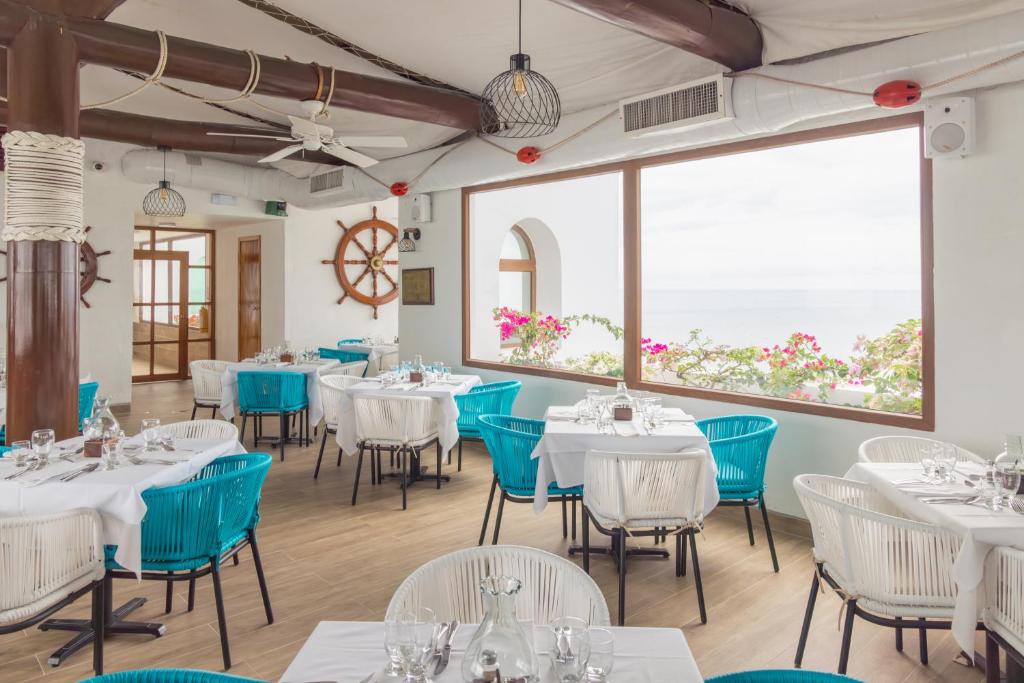 Restaurace v ubytování Decameron Cartagena - All Inclusive