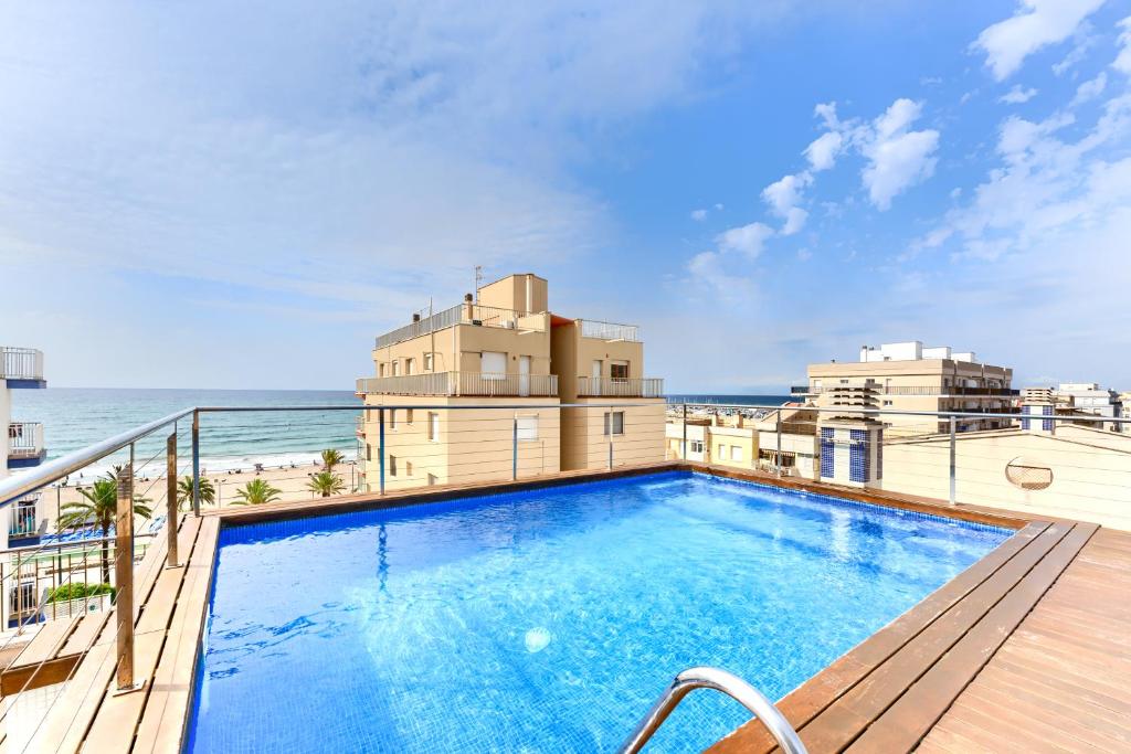 Bazén v ubytování Pool&Beach Apartment Calafell by VM Group nebo v jeho okolí