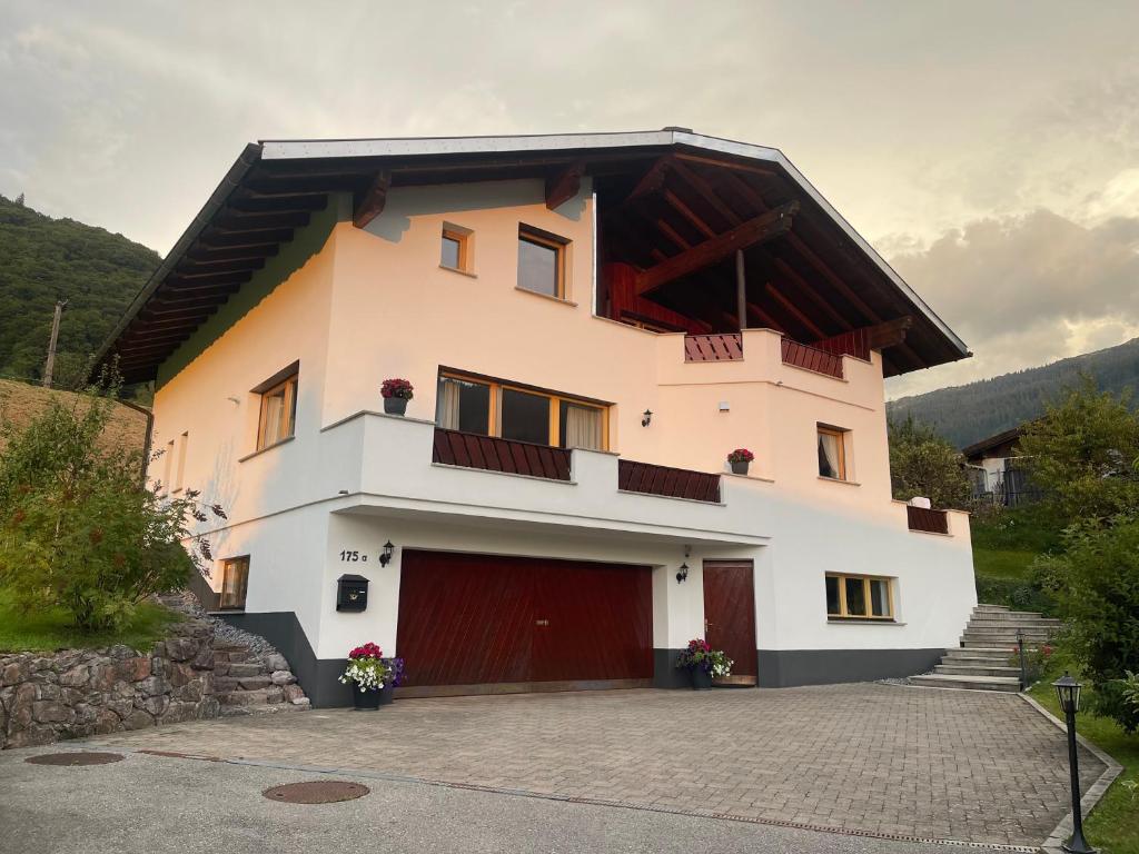 Nespecifikovaný výhled na hory nebo výhled na hory při pohledu z apartmánu