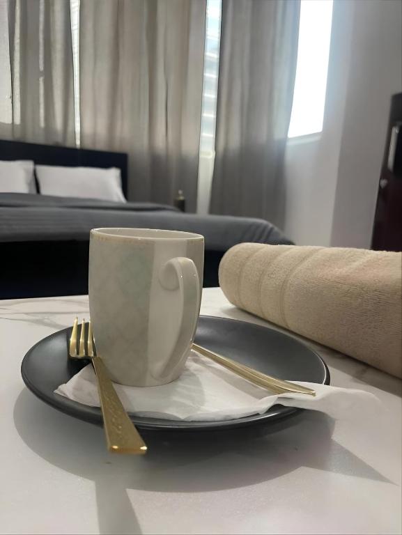 Ruang duduk di Corniche Street - Extremely Unique Room