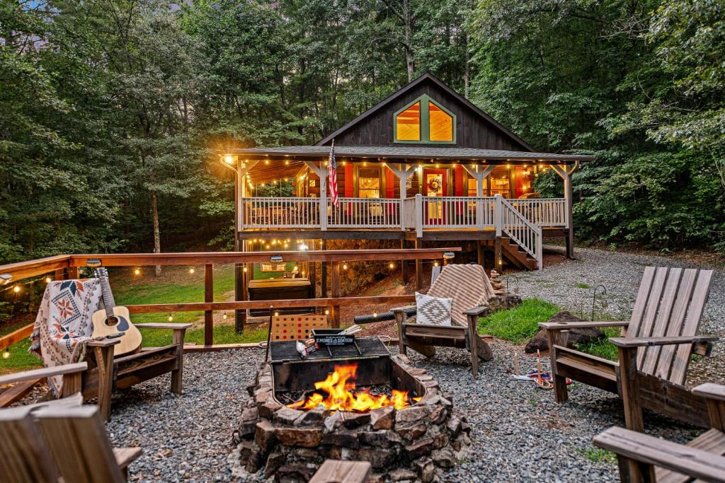 Zahrada ubytování Secluded Cabin Hot Tub and 10 Mi to Blue Ridge