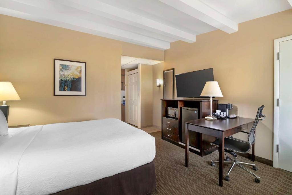 Postel nebo postele na pokoji v ubytování Best Western Plus Plattsburgh