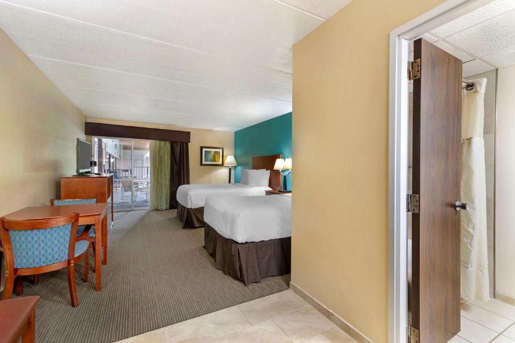 Postel nebo postele na pokoji v ubytování Best Western Plus Plattsburgh