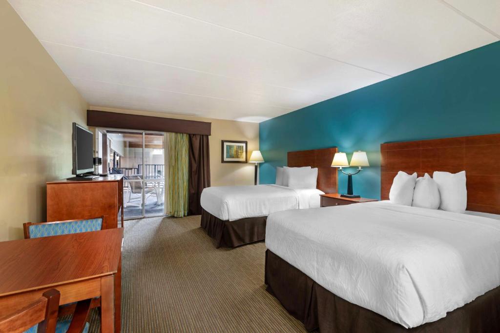 Postel nebo postele na pokoji v ubytování Best Western Plus Plattsburgh