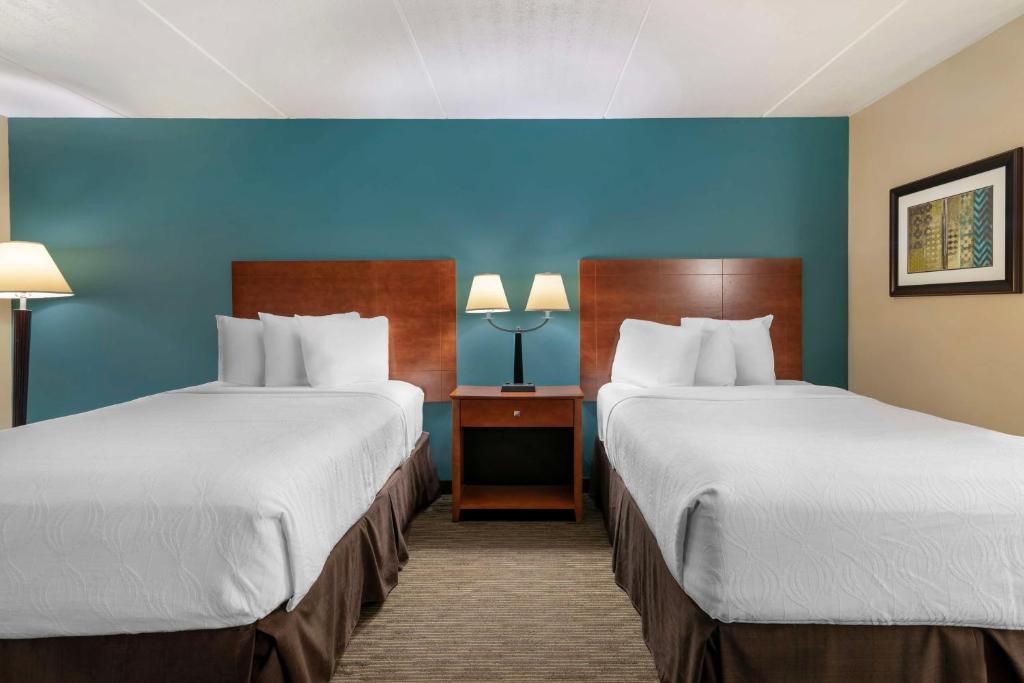 Postel nebo postele na pokoji v ubytování Best Western Plus Plattsburgh