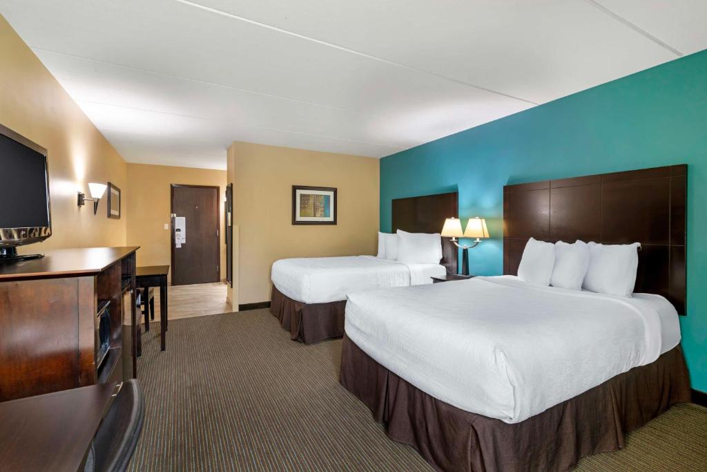 Postel nebo postele na pokoji v ubytování Best Western Plus Plattsburgh