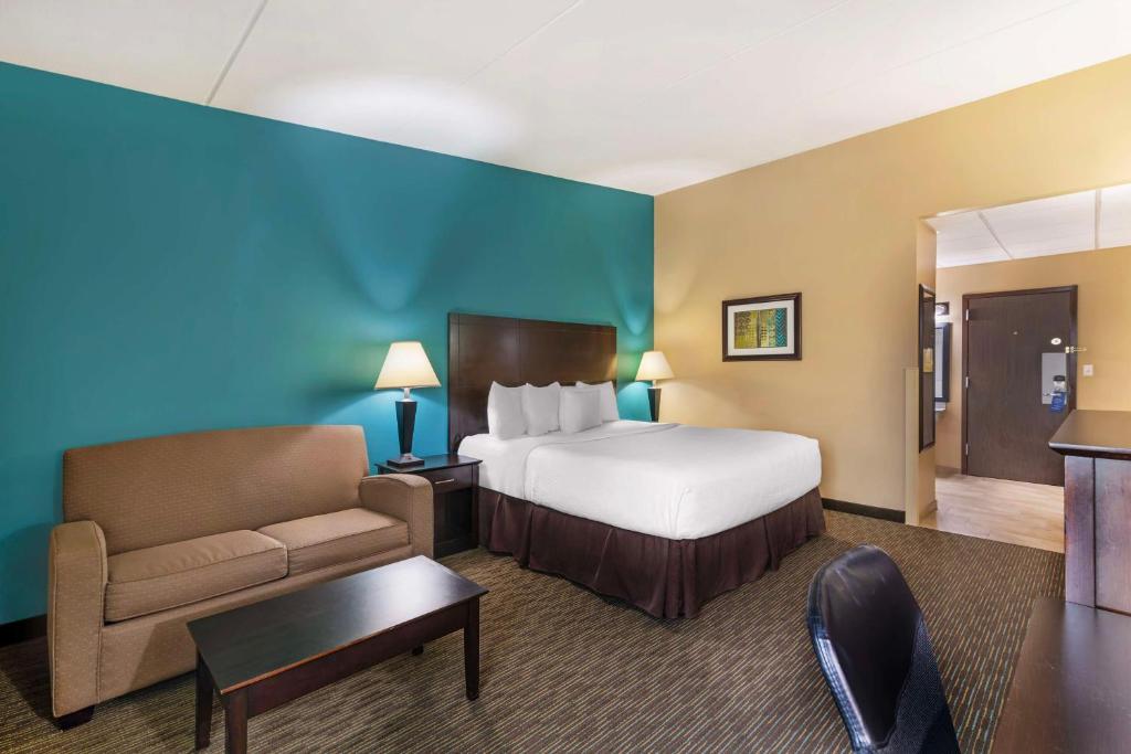 Postel nebo postele na pokoji v ubytování Best Western Plus Plattsburgh