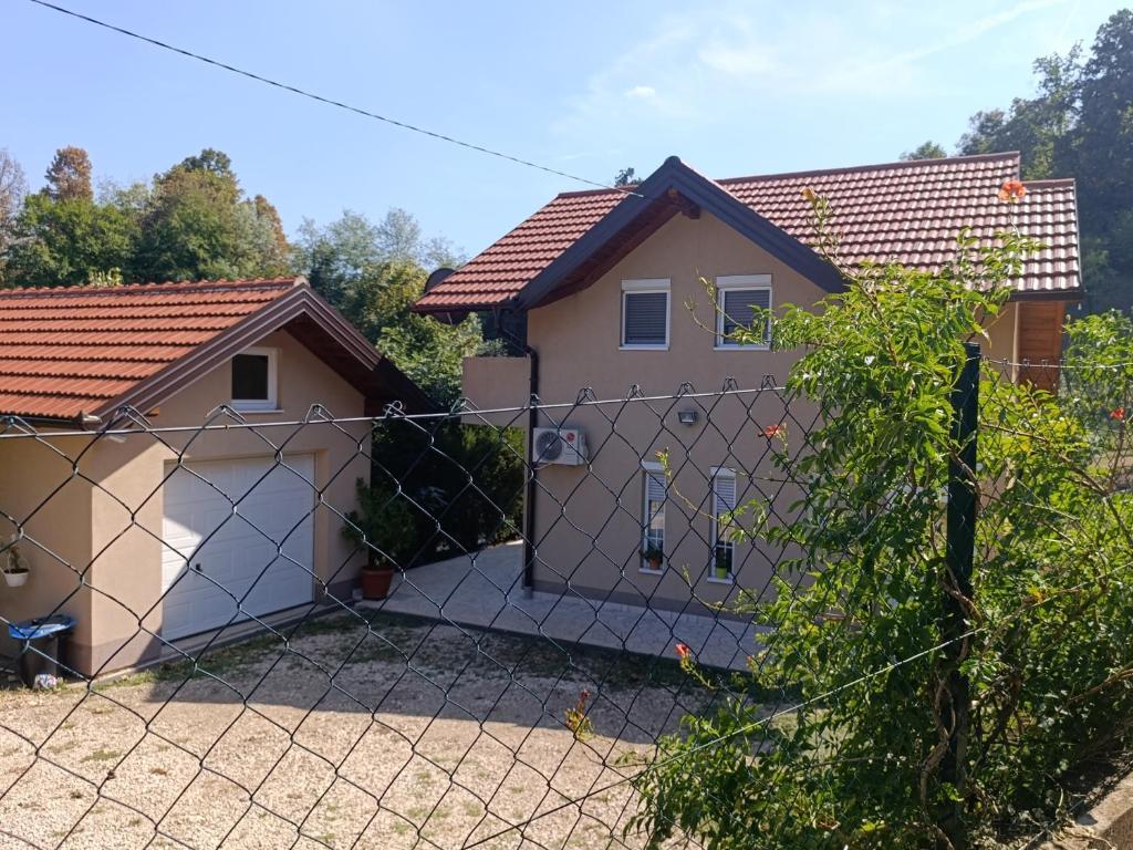 Bygningen som feriehuset ligger i