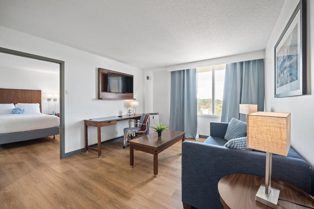 315 LoSo Hotel Airport - Deluxe Suite