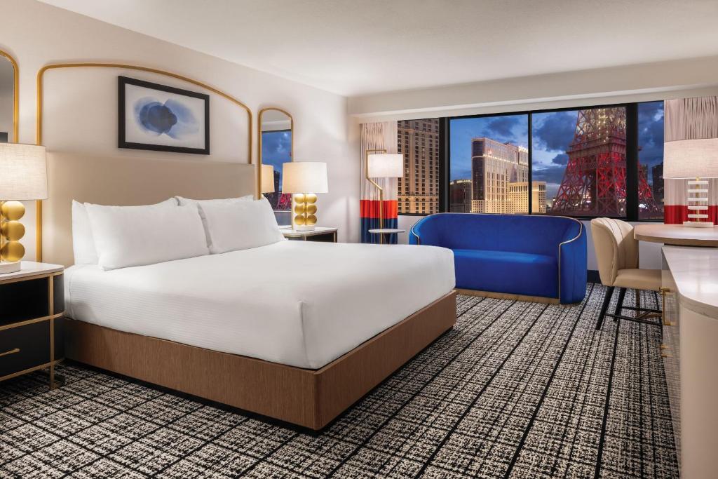 Paris Las Vegas Hotel & Casino - Versailles Room, 1 King, Pool View