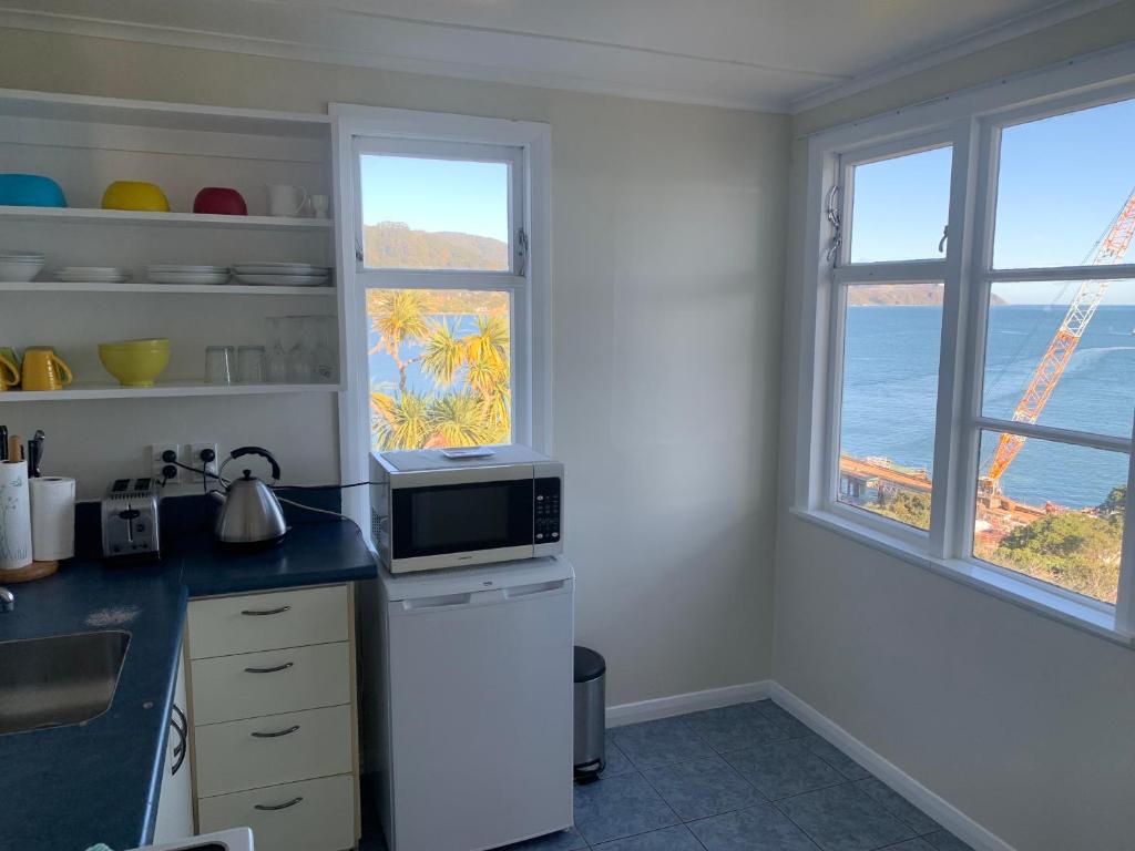 Kuchyň nebo kuchyňský kout v ubytování Private 1 bedroom with amazing sea views