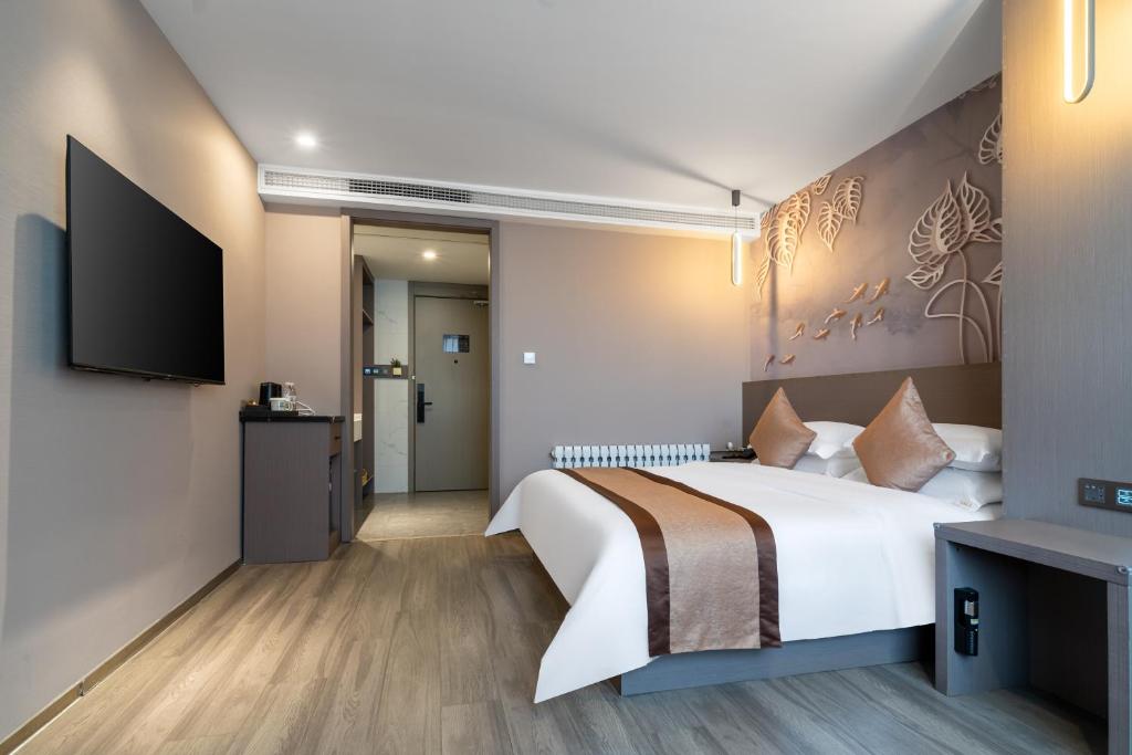 Postel nebo postele na pokoji v ubytování Ruilan Grandyard Hotel